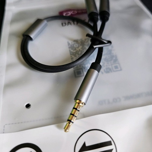 Audio splitter cable converter new for microphone and headphones