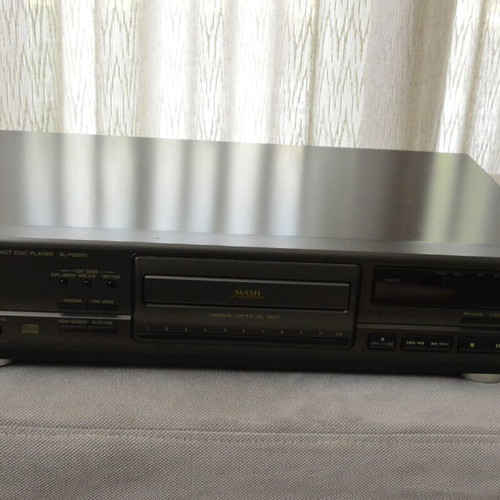 Technics SL-PG590 CD player like new with remote and optical output