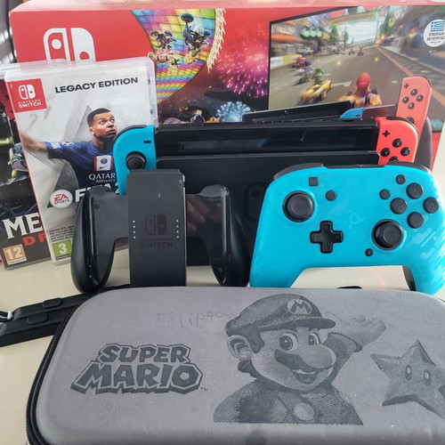 Nintendo Switch 6.2'' LCD like new with extra controller, 128G memory and games