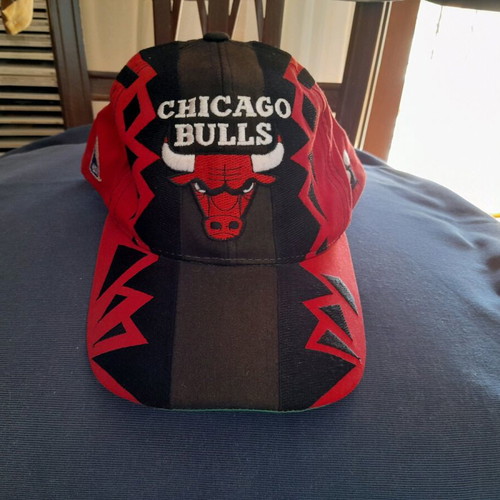 Chicago Bulls 1990 Cap with Nikos Galis Autograph like new