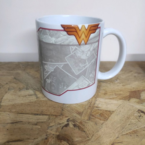 Wonder Woman ceramic mug 325ml new, dishwasher and microwave safe