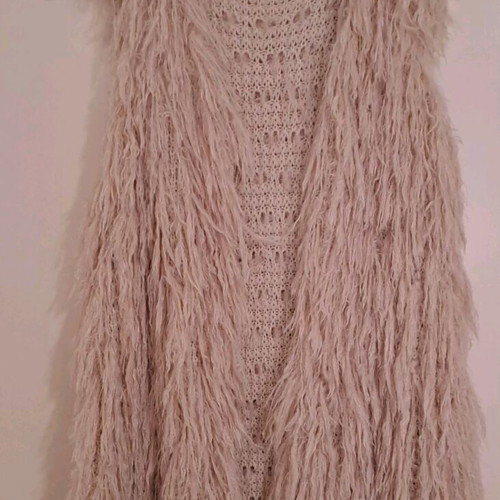 Sleeveless fuzzy vest like new, beige