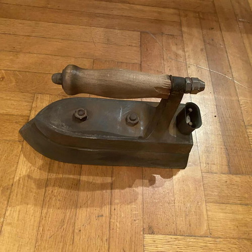 Sewing iron used, vintage from the 1960s