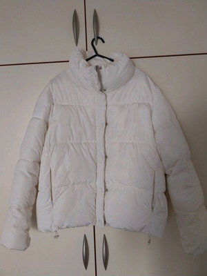 Stradivarius white jacket like new without hood
