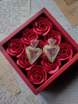 Heart-shaped Miyuki handmade earrings made to order, red and gold
