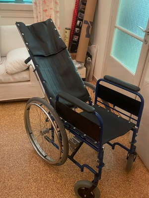Special Type Folding Wheelchair with Reclining Back like new