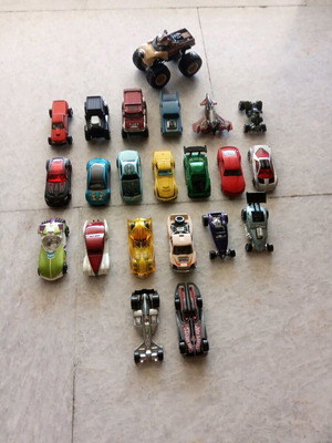 Колекция Hot Wheels с 22 употребявани колички