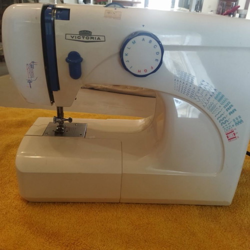 Victoria sewing machine used, very good condition