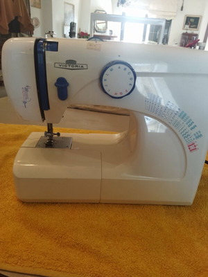 Victoria sewing machine used, very good condition