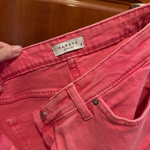 Fuchsia bermuda shorts like new, size 8