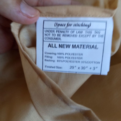 Luxury quilt blanket new, gold color 220x240 with 2 pillowcases