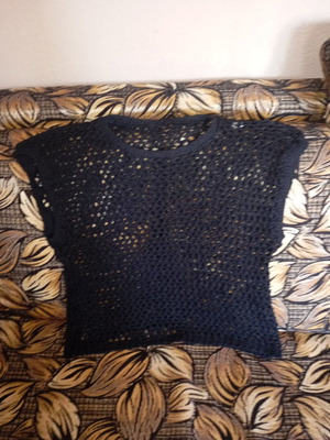 Black women's knitted retro sleeveless top with mesh pattern, like new