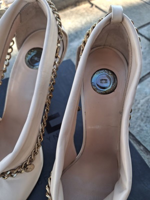 Elisabetta Franchi Celyn b. leather peep-toe heels with chain, size 36, nude