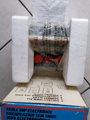 Old LCD Space Invader boxed new, fully functional