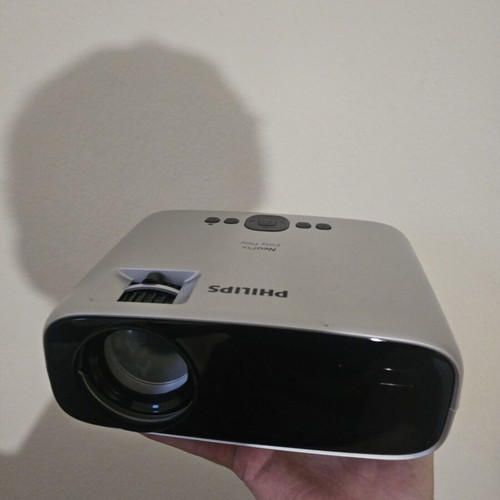 Philips NeoPix Easy Play NPX443 projector used