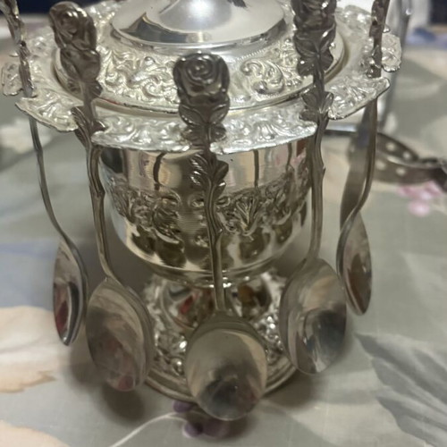 Vintage dessert container with 5 spoons in 2 designs like new