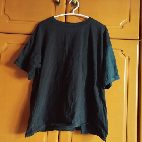 Cotton black t-shirt used, size XXL with sun-faded sleeve