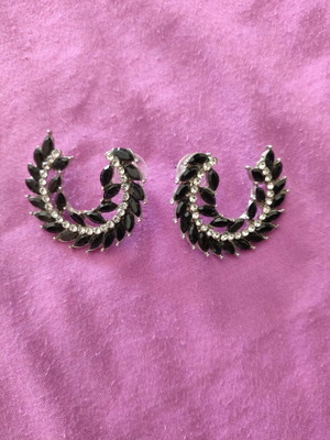 Earrings with black and white crystals new