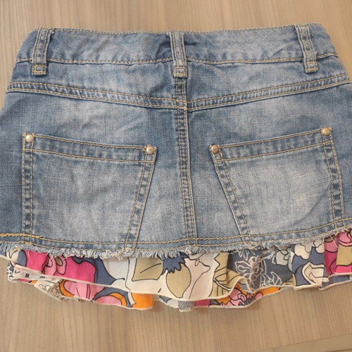 Benetton denim skirt used for girls 6-7 years, blue