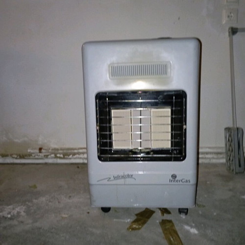 InterGas gas heater used with 3 burners and 4 wheels