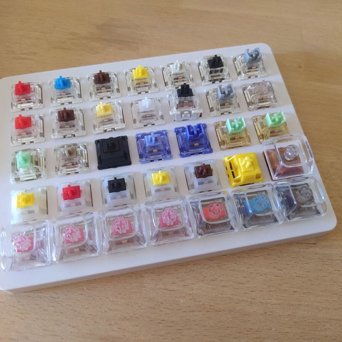 Gateron and Kailh Switch Testers with transparent Keycaps, 70 pieces, new