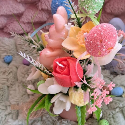 Easter arrangement new, soy wax with artificial flowers and eggs