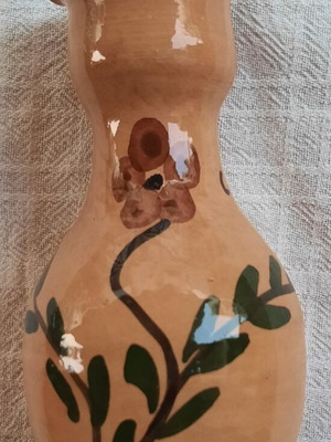 Ceramic small vase with beautiful handpainted design, like new, height 14 cm