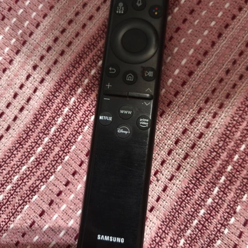 Samsung SolarCell Smart Remote like new with voice control