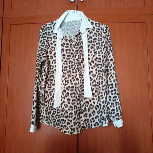 Leopard women's shirt like new, size M, black and beige