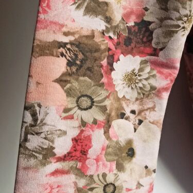 Slim hoodie with flowers in khaki shades one size