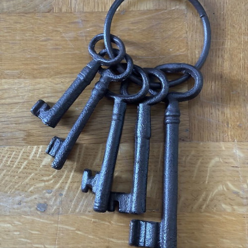 Keys of the Warden set of five, cast iron, vintage style, new