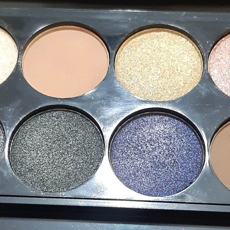 Sleek eyeshadow palette like new with velvety texture