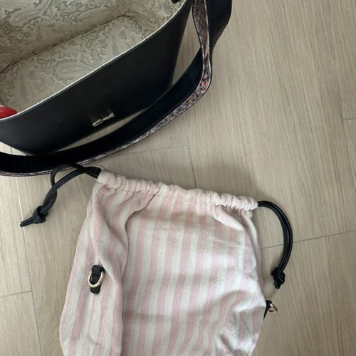Axel bag like new, crossbody, black and pink