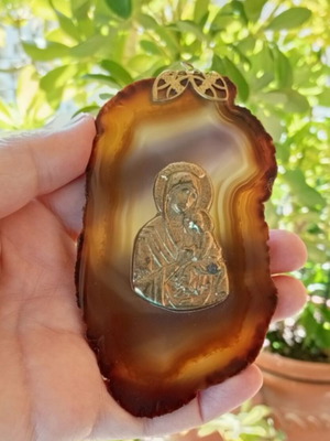 Virgin Mary and Infant Jesus pendant on agate stone