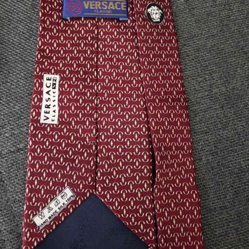 Versace V2 tie like new, 100% silk, red
