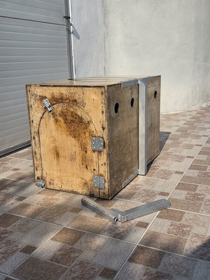 Wooden dog transport cage with tow hitch