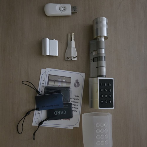 Smart door lock like new with fingerprint, RFID, code, Bluetooth, WiFi