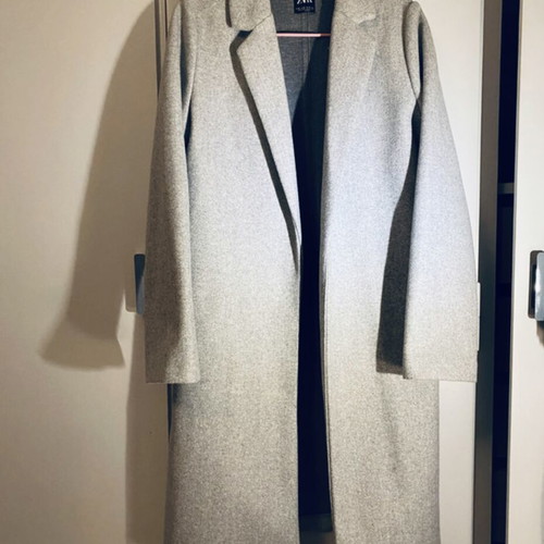 Zara coat with lapel and pockets, like new, gray
