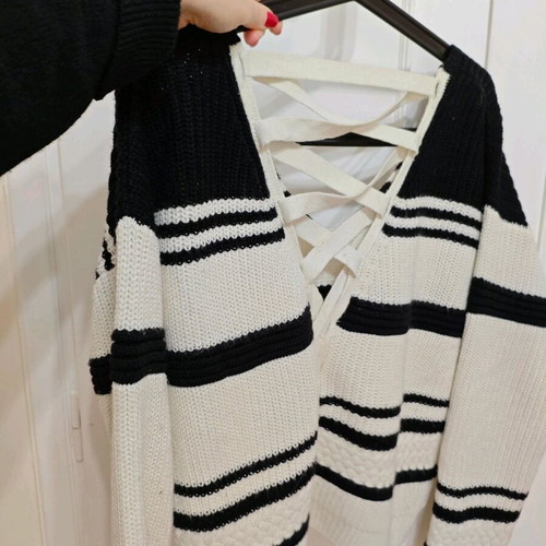 Knitted crop pullover used with unique back size M