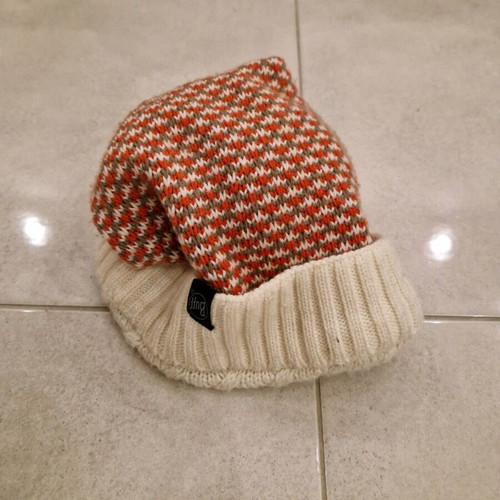 Buff knitted hat like new, white and red, size M