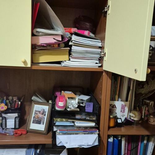 Dromeas desk with single-column bookshelf and chair like new