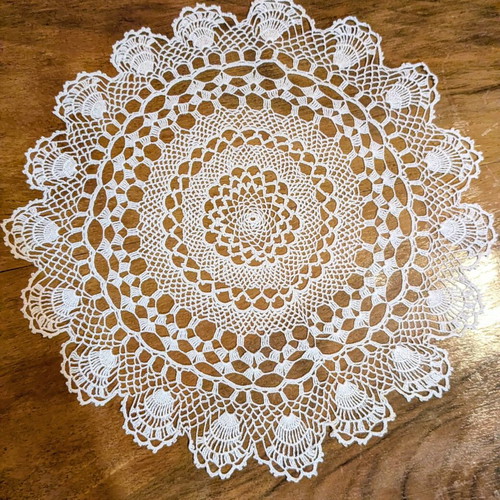 Handmade crochet doily 30 cm diameter like new