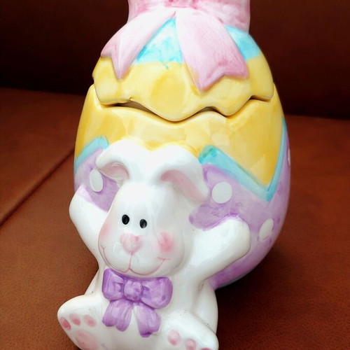 Easter decorative ceramic vase new with lid and bunny