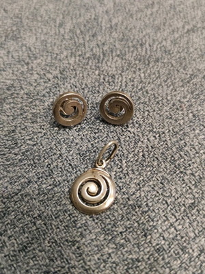 Silver earrings set with 925 pendant like new