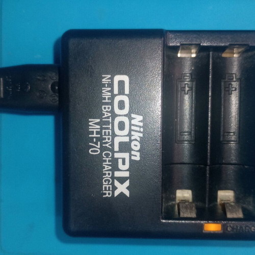 Nikon MH70 Ni-MH1 AA battery charger used for Coolpix 3100, 2100 cameras