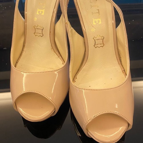 Elite beige high-heeled sandals size 37 like new
