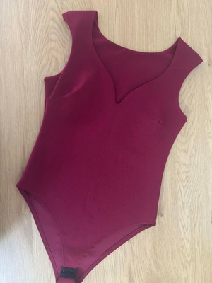 Burgundy bodysuit like new with neckline, size S