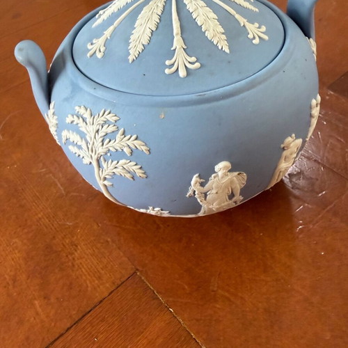 Wedgwood sugar bowl like new, 11 cm diameter