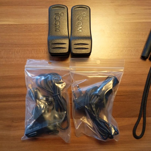 Icom IC-E90 wireless transceivers like new, set of 2 with case