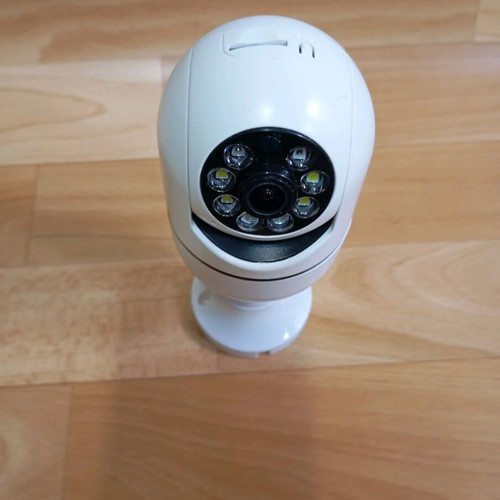 Bulb security WiFi camera used, in good working condition